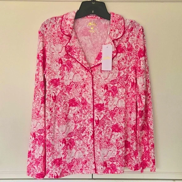 NWT ❤️NEW 2025 PATTERN!❤️
LILLY PULITZER PJ Knit Button Up Top Raspberry Rouge L - Picture 6 of 13